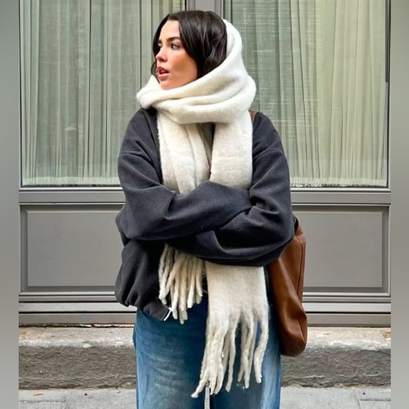 STEVE MADDEN Super-Soft Knit Muffler Chunky White Oversized Scarf - Picture 2 of 10